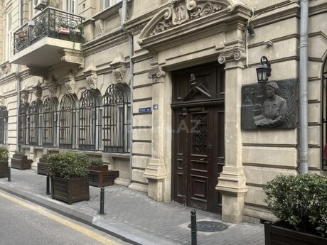 3 otaqlı köhnə tikili - Sahil m. - 100 m²