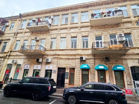 Объявление №6063879 - Баку, м. Ичеришехер, 5-комн., 200 м², 2/3 этаж