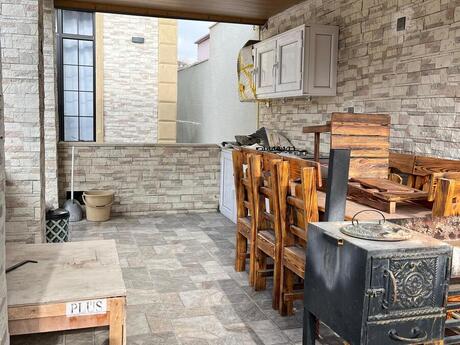 6 otaqlı həyət evi/bağ evi - Badamdar q. - 240 m²