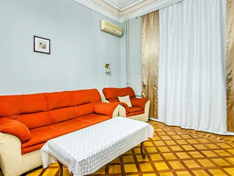 3-комн. вторичка - м. Сахил - 120 м²