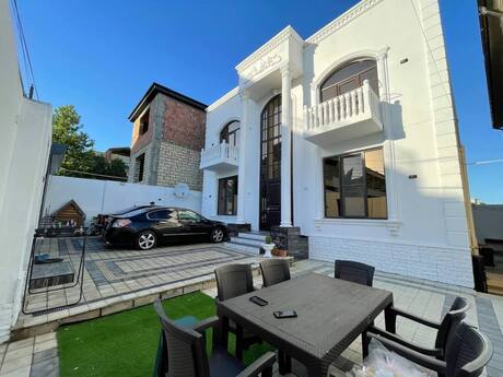 6 otaqlı həyət evi/bağ evi - Badamdar q. - 240 m²