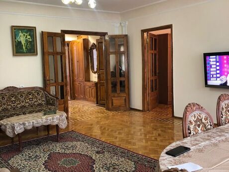 3 otaqlı köhnə tikili - 28 May m. - 90 m²