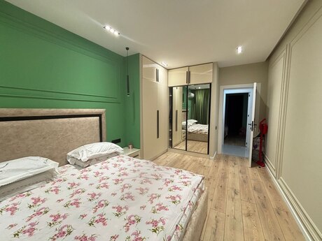 5 otaqlı köhnə tikili - İnşaatçılar m. - 133 m²