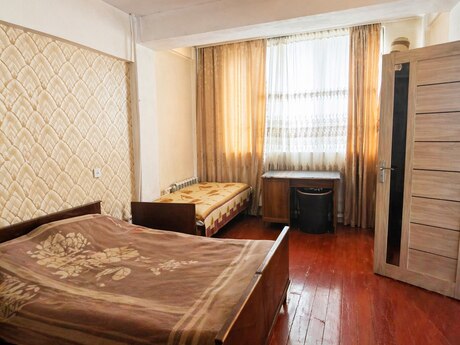 3 otaqlı köhnə tikili - Gənclik m. - 90 m²