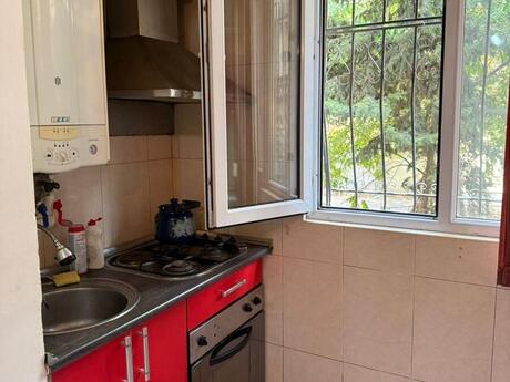 3 otaqlı köhnə tikili - 28 May m. - 67 m²
