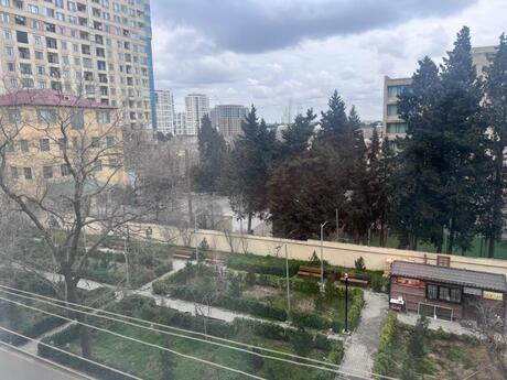 3 otaqlı köhnə tikili - 7-ci mikrorayon q. - 70 m²