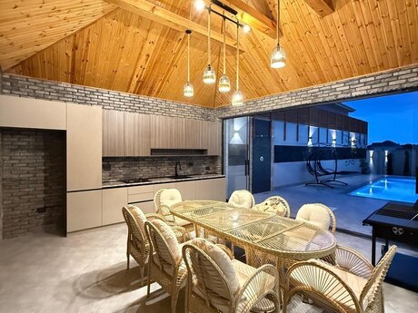 6 otaqlı həyət evi/bağ evi - Mərdəkan q. - 400 m²