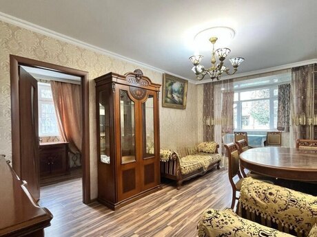 3 otaqlı köhnə tikili - Elmlər Akademiyası m. - 90 m²