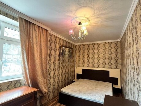 3 otaqlı köhnə tikili - Elmlər Akademiyası m. - 90 m²