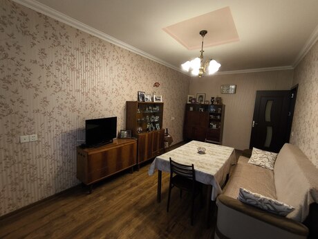 2 otaqlı köhnə tikili - Həzi Aslanov m. - 60 m²
