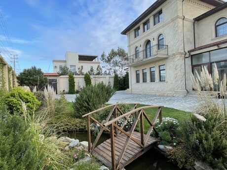 6 otaqlı həyət evi/bağ evi - Şüvəlan q. - 500 m²