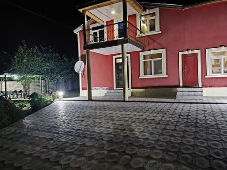 6 otaqlı həyət evi/bağ evi - Qəbələ - 200 m²