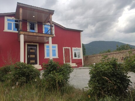 6 otaqlı həyət evi/bağ evi - Qəbələ - 200 m²