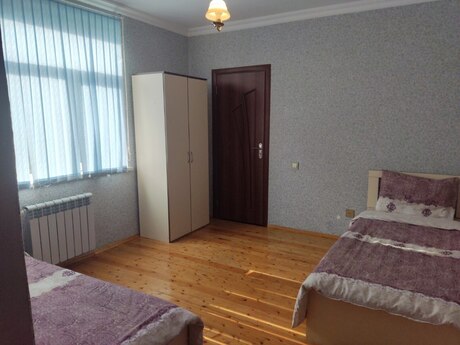 6 otaqlı həyət evi/bağ evi - Qəbələ - 200 m²