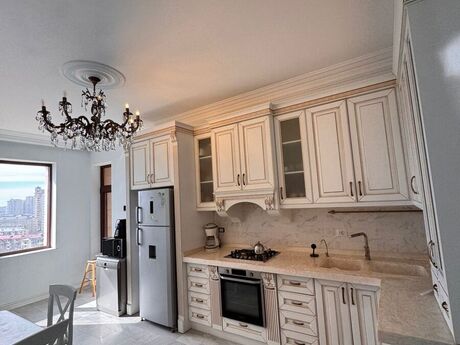 4 otaqlı yeni tikili - Nizami m. - 201 m²
