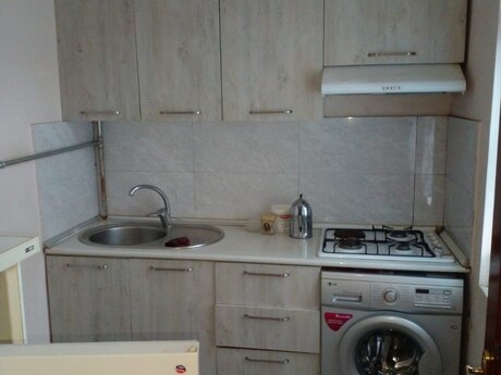 2 otaqlı köhnə tikili - Memar Əcəmi m. - 70 m²