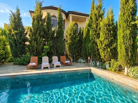 6 otaqlı həyət evi/bağ evi - Şüvəlan q. - 320 m²