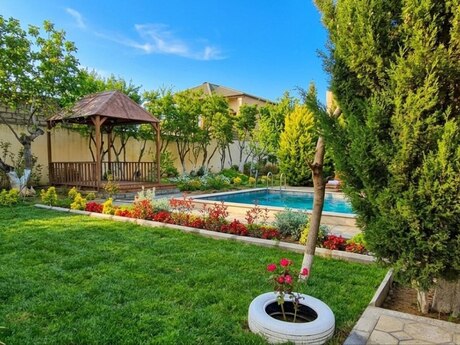 6 otaqlı həyət evi/bağ evi - Şüvəlan q. - 320 m²
