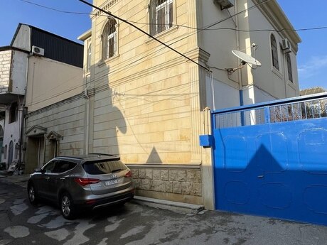 6 otaqlı həyət evi/bağ evi - İnşaatçılar m. - 370 m²