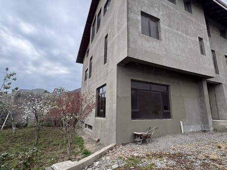 8 otaqlı həyət evi/bağ evi - Masazır q. - 650 m²