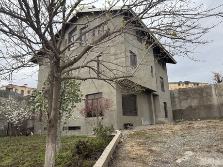 8 otaqlı həyət evi/bağ evi - Masazır q. - 650 m²