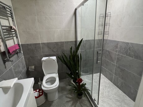 3-room apartment for rent, 90 m², Qara Qarayev: 800 ₼/mo 5