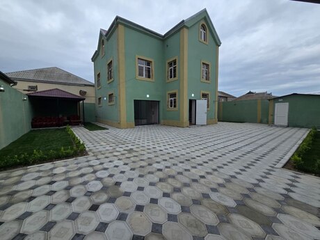 7 otaqlı həyət evi/bağ evi - Binə q. - 280 m²