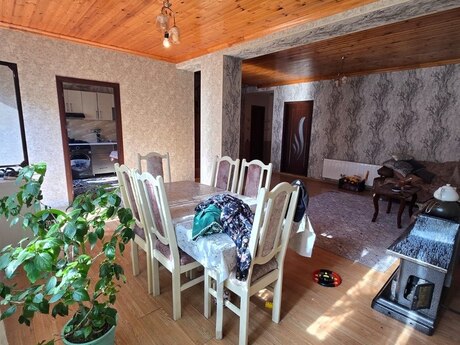 6 otaqlı həyət evi/bağ evi - Binə q. - 230 m²