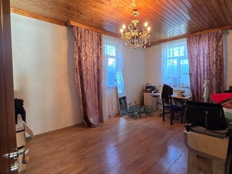 6 otaqlı həyət evi/bağ evi - Binə q. - 230 m²