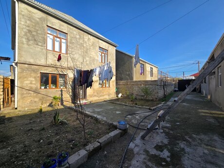 6 otaqlı həyət evi/bağ evi - Binə q. - 230 m²