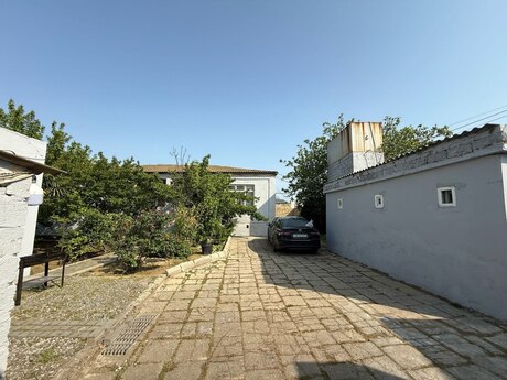 5 otaqlı həyət evi/bağ evi - Buzovna q. - 196 m²