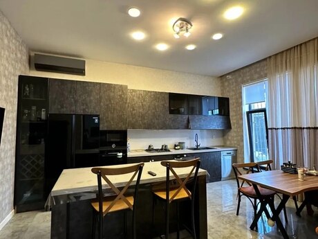 5 otaqlı həyət evi/bağ evi - Mərdəkan q. - 400 m²