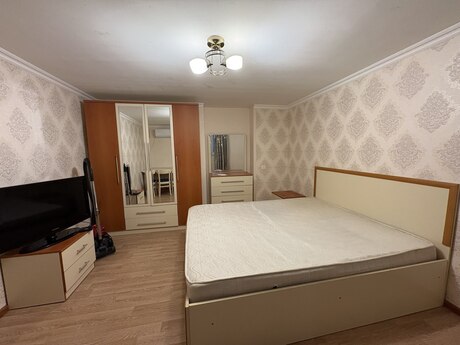 1 otaqlı həyət evi/bağ evi - İnşaatçılar m. - 30 m²