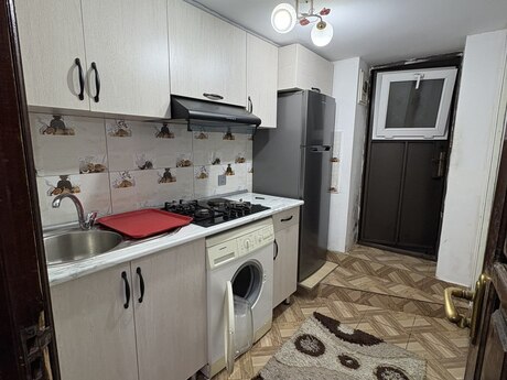 1 otaqlı həyət evi/bağ evi - İnşaatçılar m. - 30 m²