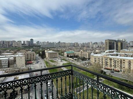 4 otaqlı yeni tikili - Nizami m. - 246 m²