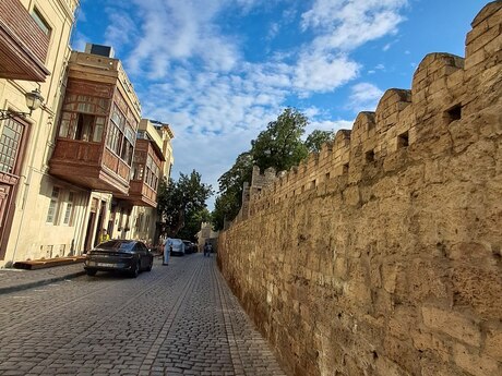 4 otaqlı köhnə tikili - İçəri Şəhər m. - 100 m²