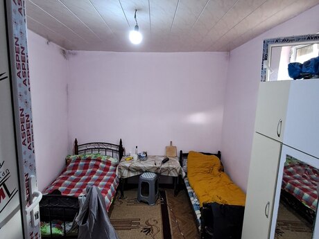 6 otaqlı həyət evi/bağ evi - İnşaatçılar m. - 150 m²