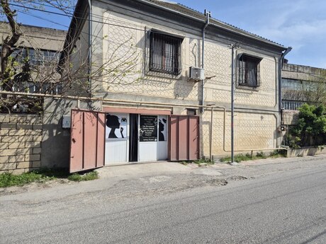 6 otaqlı həyət evi/bağ evi - Bakıxanov q. - 215 m²