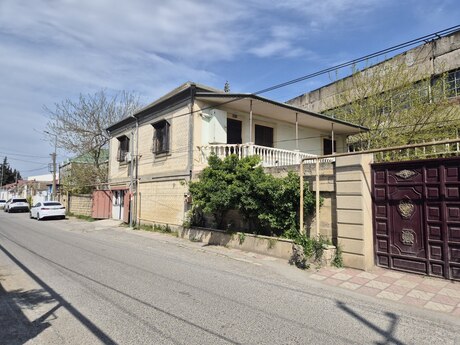 6 otaqlı həyət evi/bağ evi - Bakıxanov q. - 215 m²