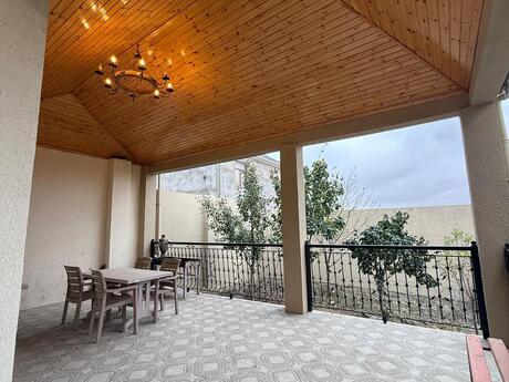 5 otaqlı həyət evi/bağ evi - Novxanı q. - 450 m²