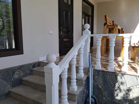 7 otaqlı həyət evi/bağ evi - Qax - 120 m²