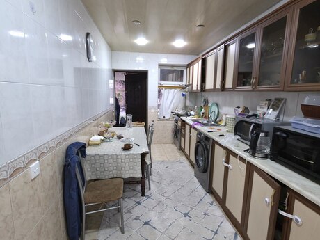 4 otaqlı köhnə tikili - Bakıxanov q. - 110 m²