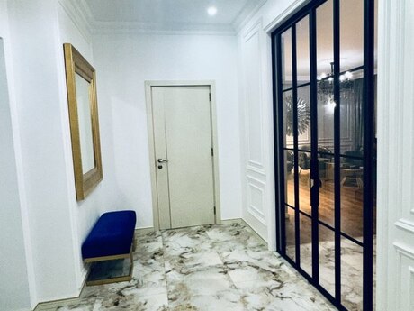 3-комн. новостройка - м. 8 ноября - 107 м²