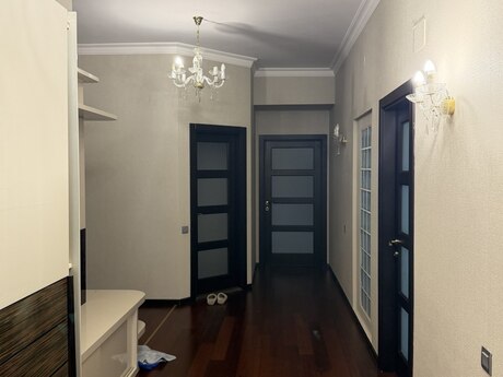 4 otaqlı yeni tikili - Nəsimi r. - 212 m²