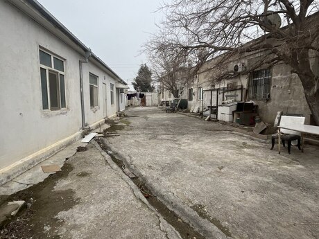 Həyət evi/Bağ evi - Böyükşor q. - 650 m²