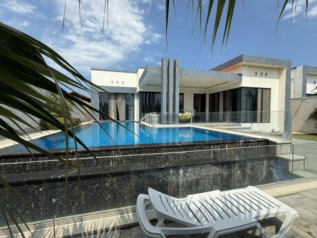 5 otaqlı həyət evi/bağ evi - Şüvəlan q. - 300 m²