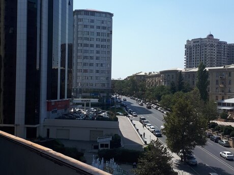 4 otaqlı köhnə tikili - Elmlər Akademiyası m. - 105 m²