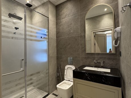 4-комн. новостройка - м. Элмляр Академиясы - 185 м²