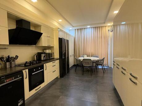 4 otaqlı yeni tikili - 28 May m. - 200 m²