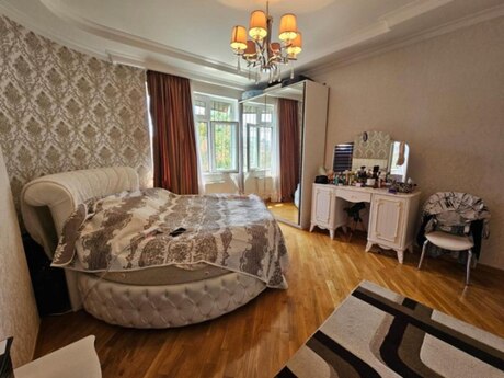 4 otaqlı yeni tikili - Nizami m. - 210 m²